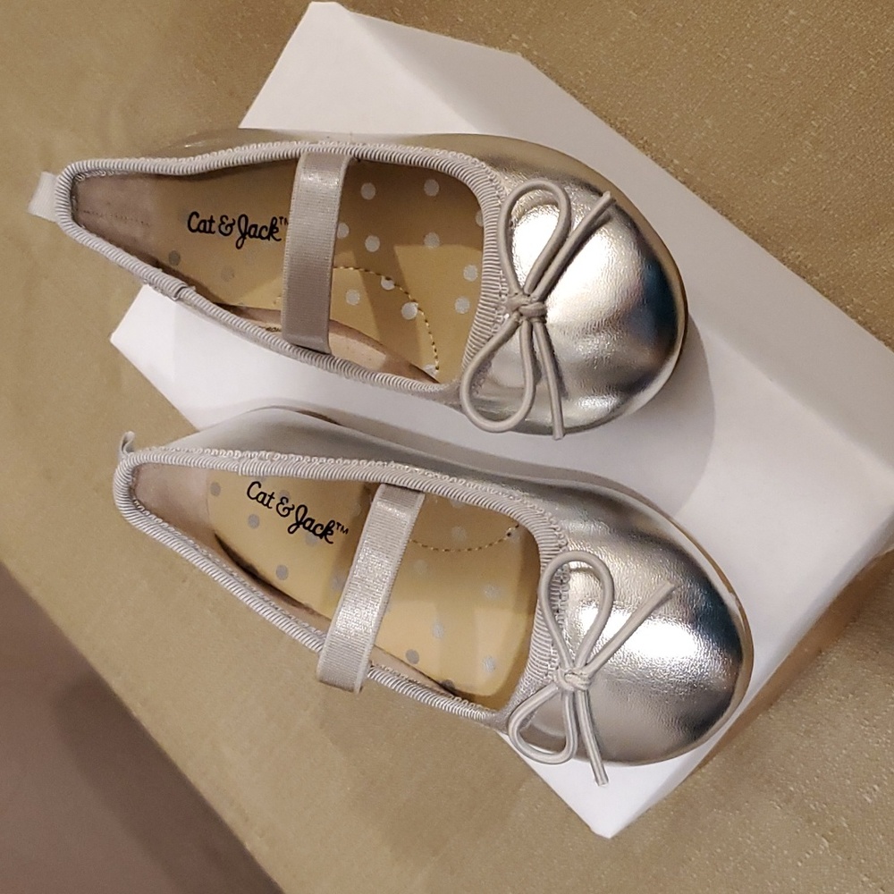 5 Toddler Girls, Silver Slip-On Ballet Flats by Cat & Jack